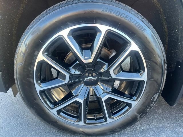 2022 Chevrolet Suburban RST - Photo 9