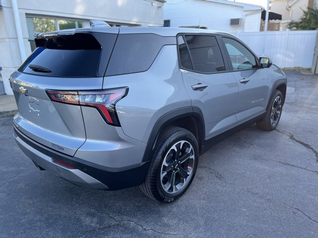 2025 Chevrolet Equinox LT photo 3