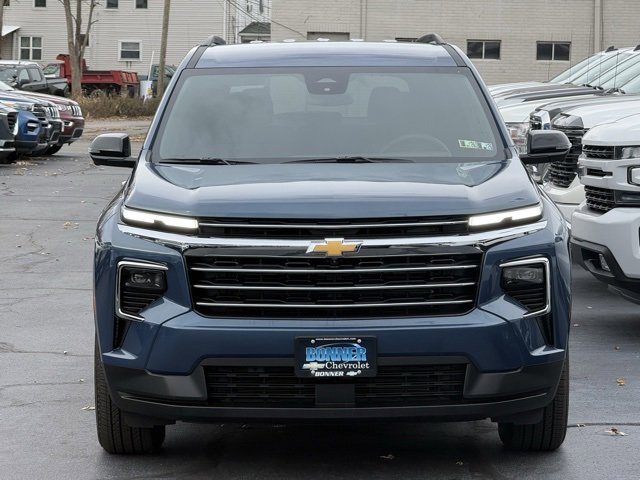 2025 Chevrolet Traverse photo 2