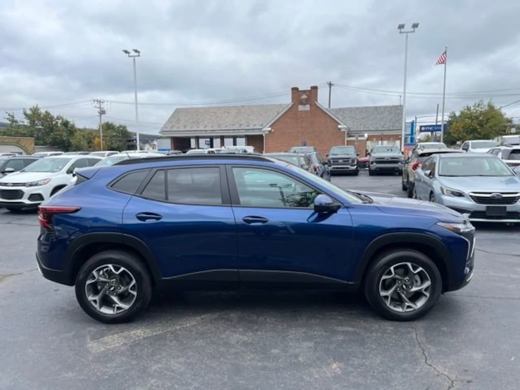 Used 2024 Chevrolet Trax LT SUV
