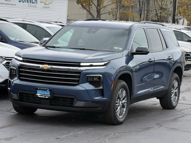 2025 Chevrolet Traverse photo 3