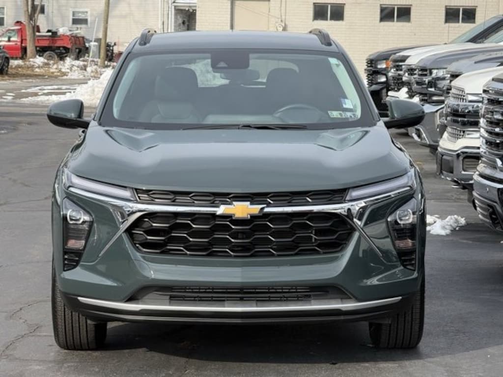 Used 2025 Chevrolet Trax LT SUV
