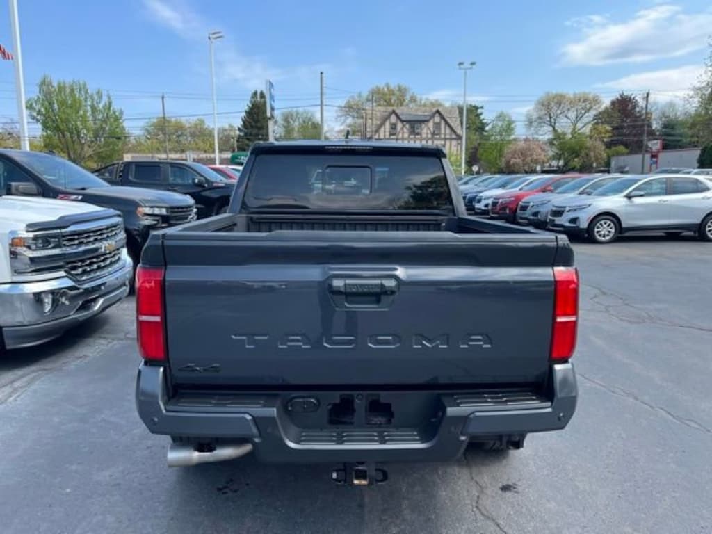 Used 2024 Toyota Tacoma 4WD SR5 Truck Double Cab