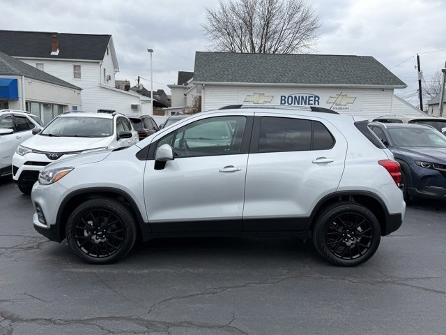 2022 Chevrolet Trax LT photo 2