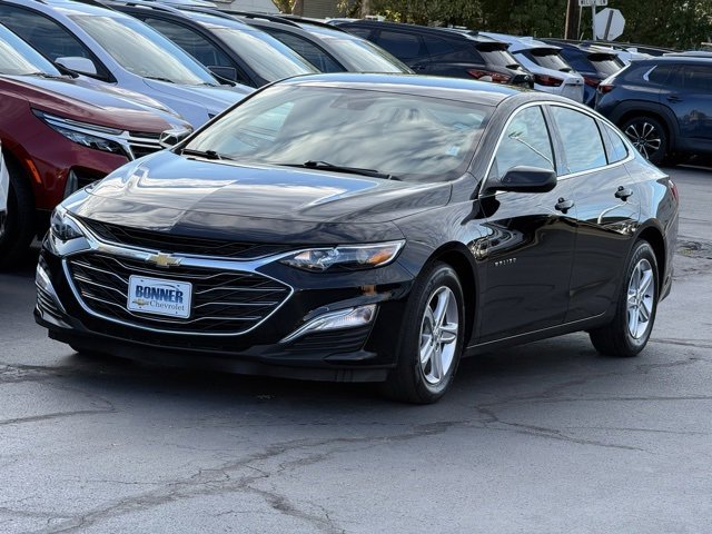 2024 Chevrolet Malibu photo 3