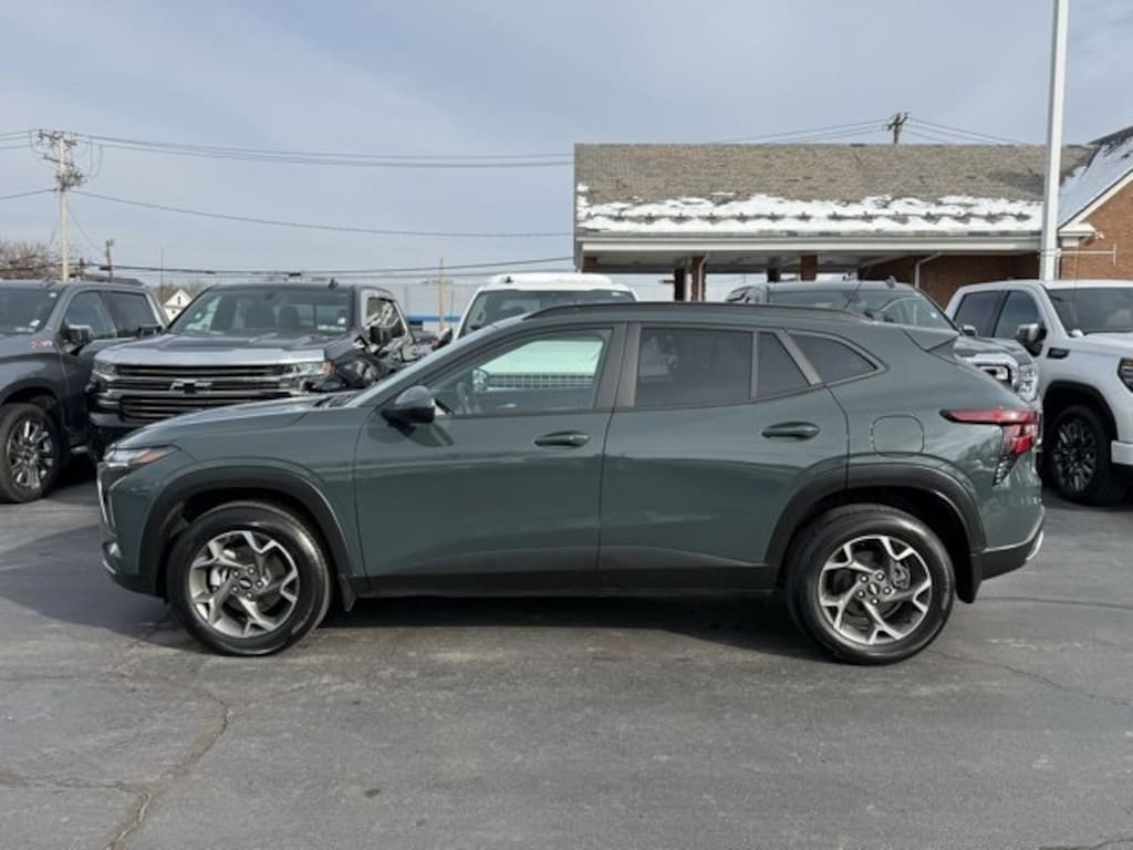 Used 2025 Chevrolet Trax LT SUV