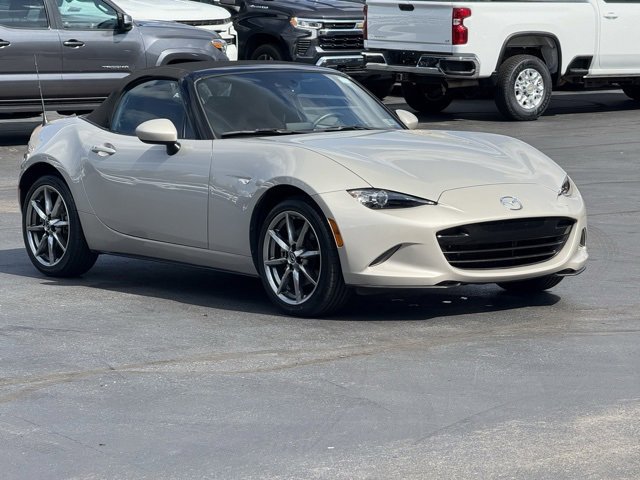 2022 Mazda MX-5 Miata Miata Grand Touring photo 2