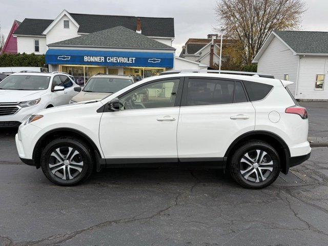 2018 Toyota RAV4 LE photo 3