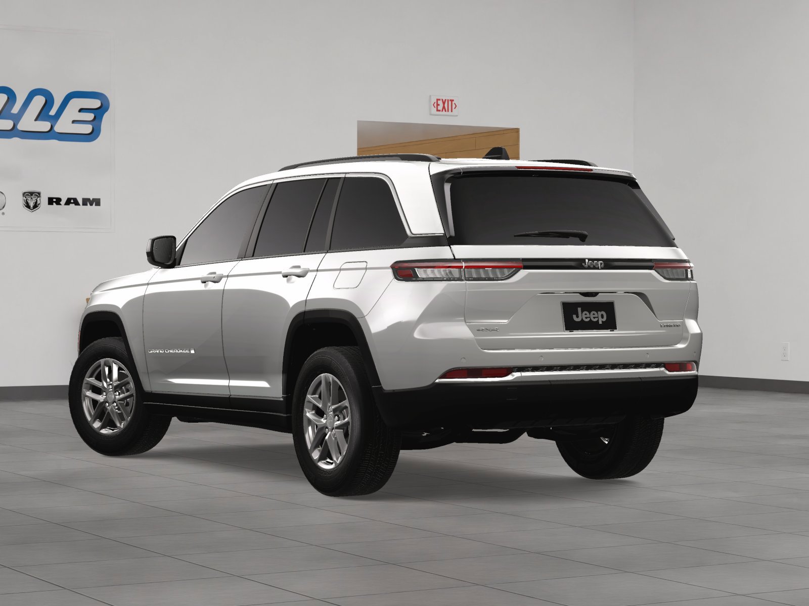 2025 Jeep Grand Cherokee Laredo photo 4