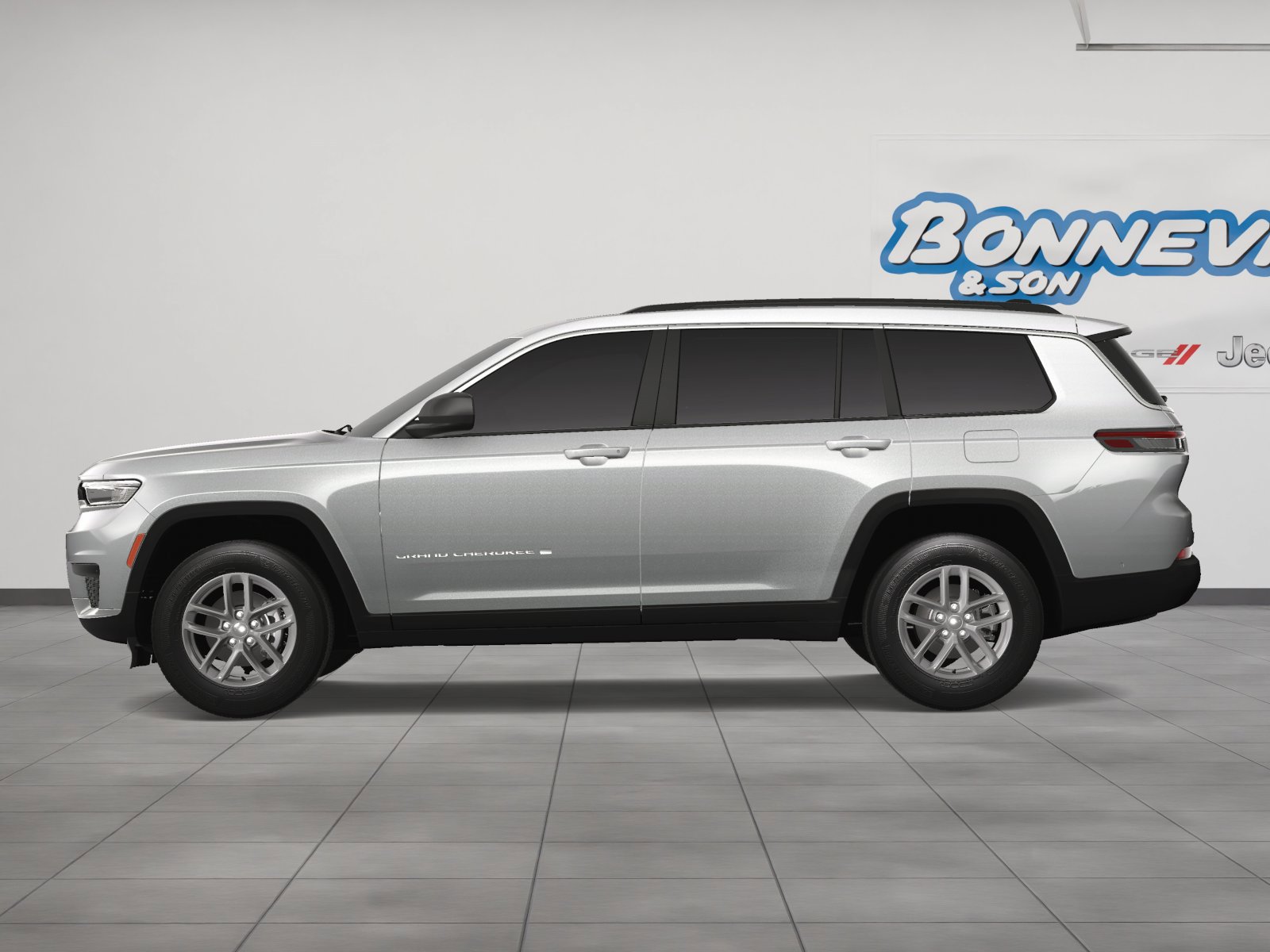 2025 Jeep Grand Cherokee Laredo X photo 3