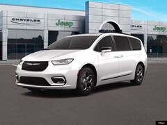New 2023 Chrysler Pacifica LIMITED Passenger Van for sale in Manchester, NH