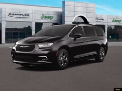 New 2023 Chrysler Pacifica LIMITED Passenger Van for sale in Manchester, NH