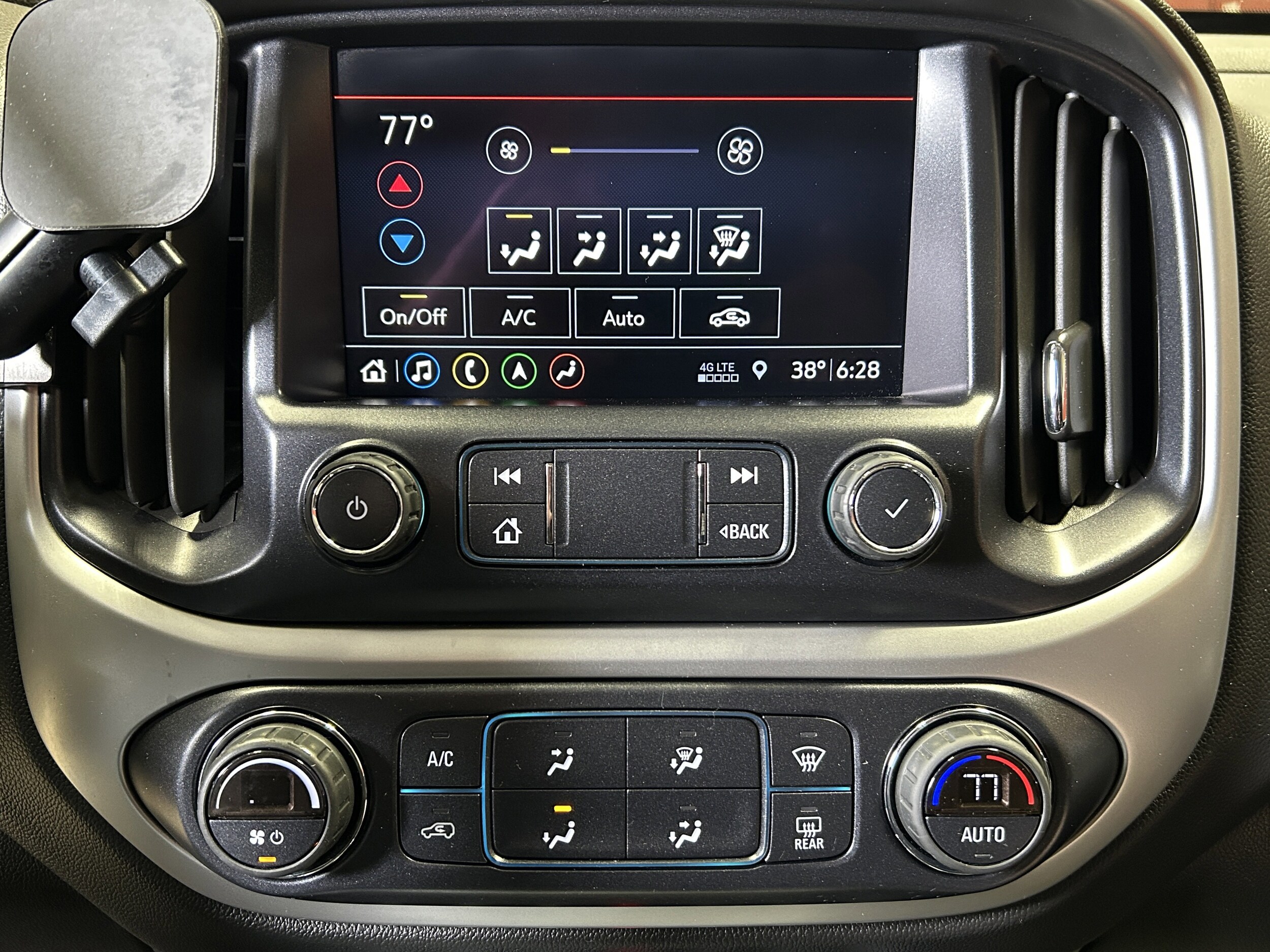 2020 Chevrolet Colorado ZR2 - Photo 30