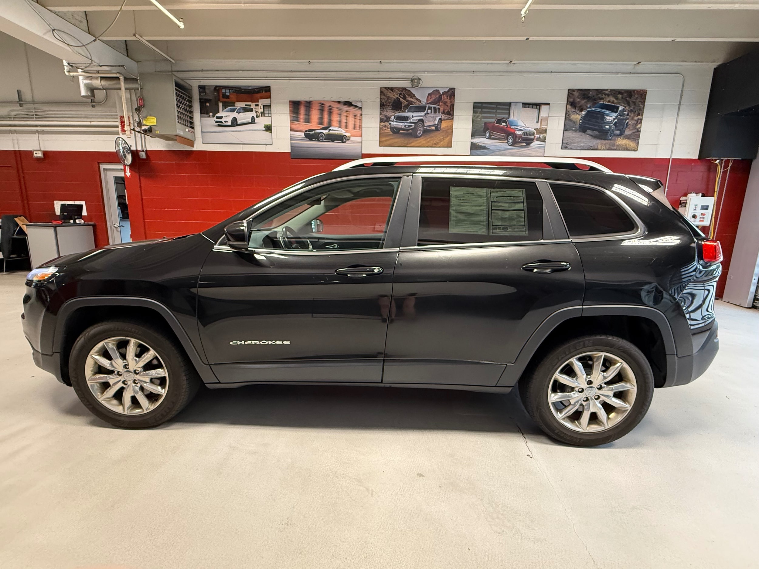 Used 2014 Jeep Cherokee Limited with VIN 1C4PJMDB1EW246994 for sale in Manchester, NH