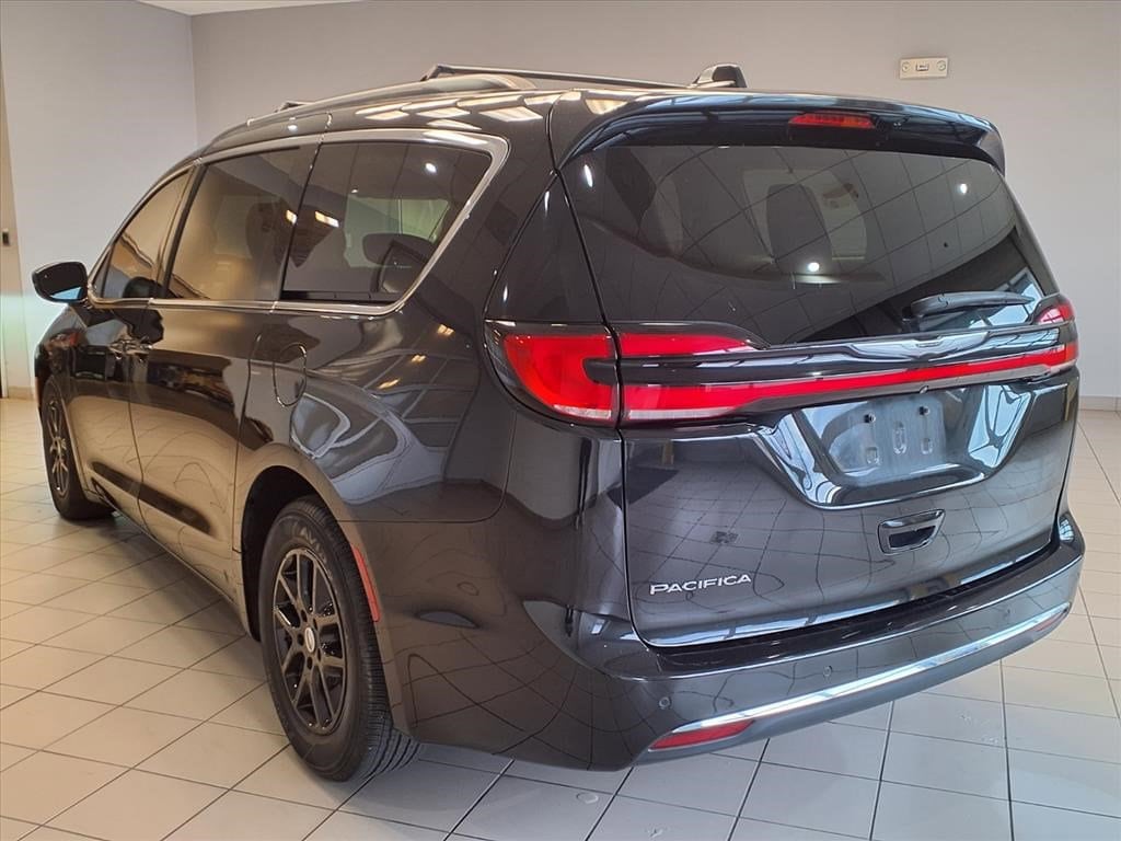 Used 2022 Chrysler Pacifica Touring L Van Passenger Van