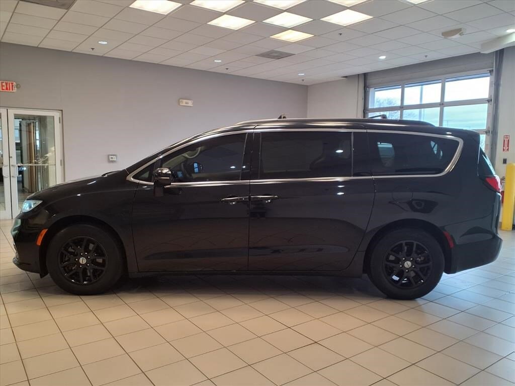 Used 2022 Chrysler Pacifica Touring L Van Passenger Van