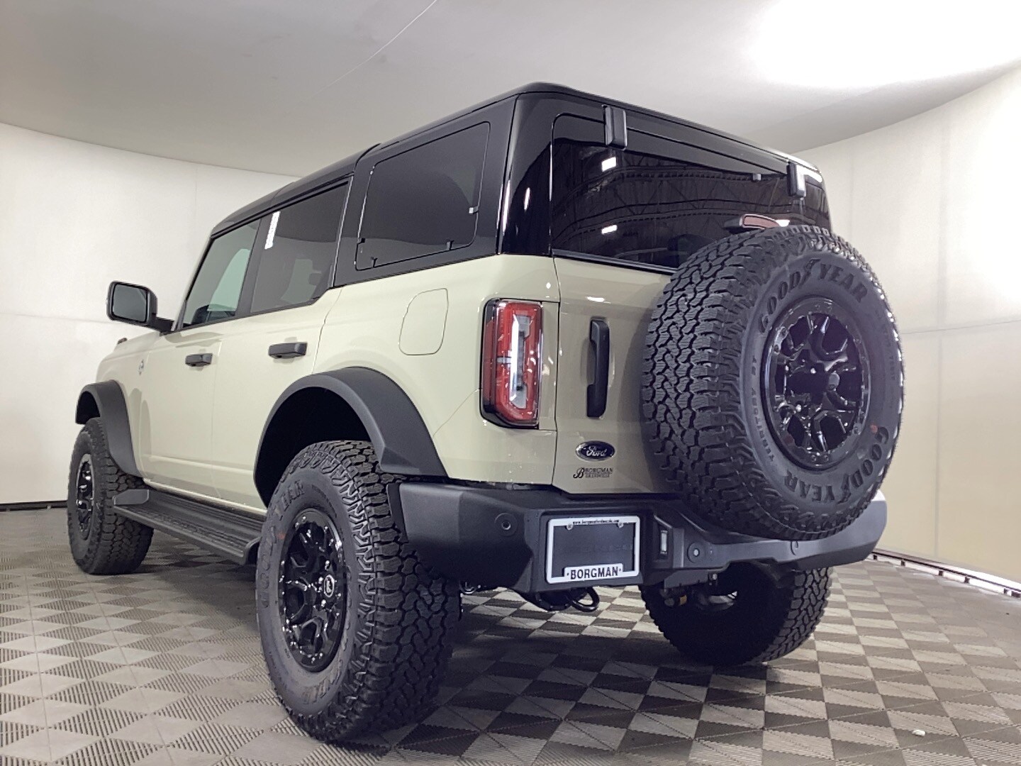 2025 Ford Bronco Outer Banks photo 3