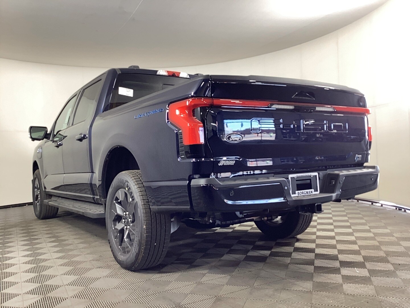 2025 Ford F-150 Lightning Lariat photo 4