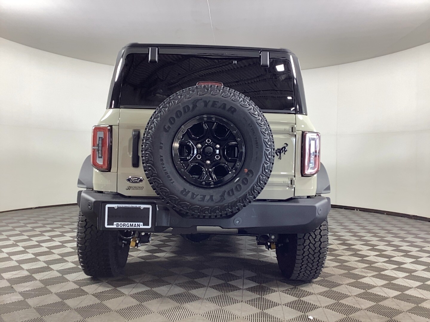 2025 Ford Bronco Outer Banks photo 2