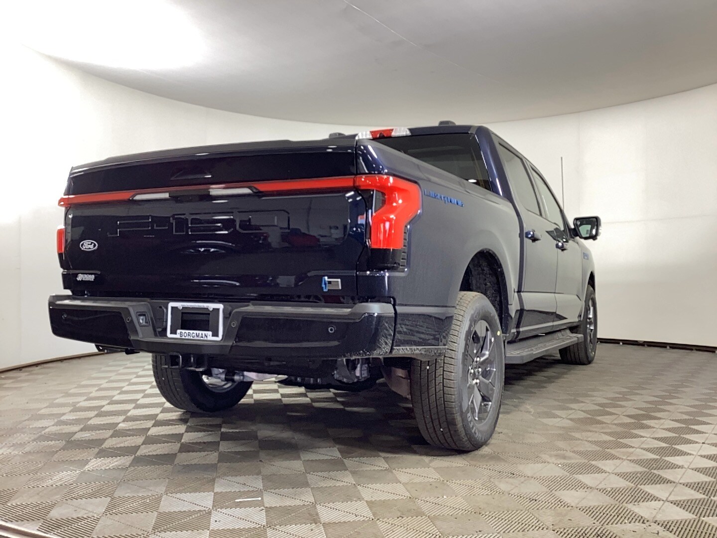 2025 Ford F-150 Lightning Lariat photo 2