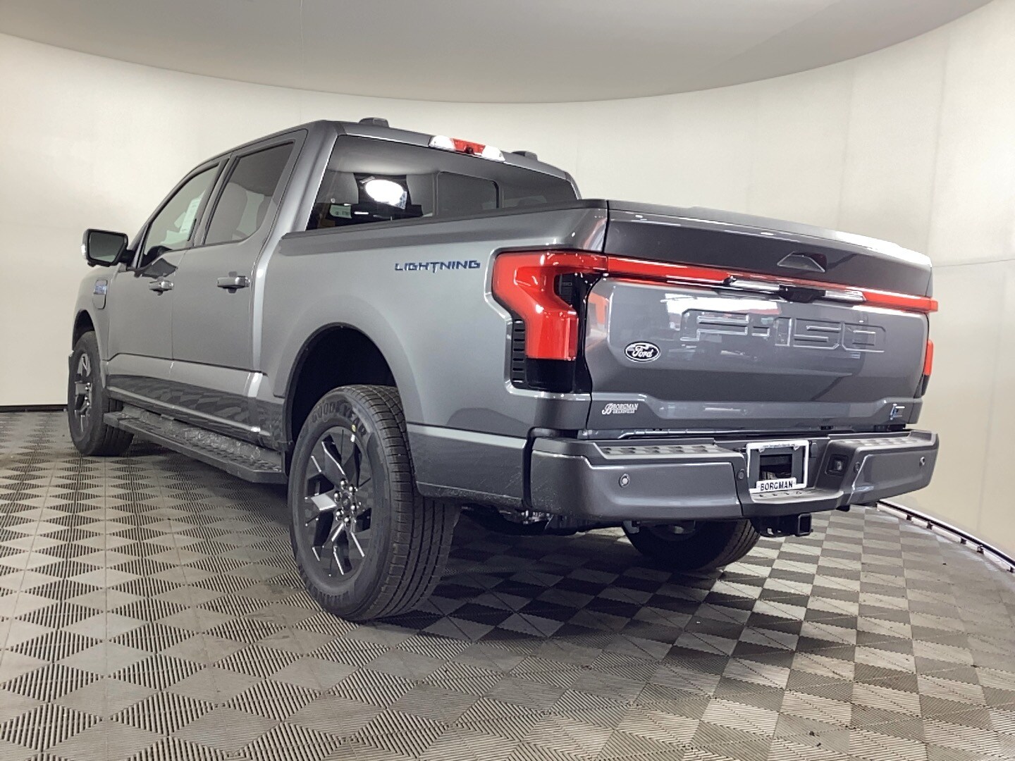 2025 Ford F-150 Lightning Lariat photo 3