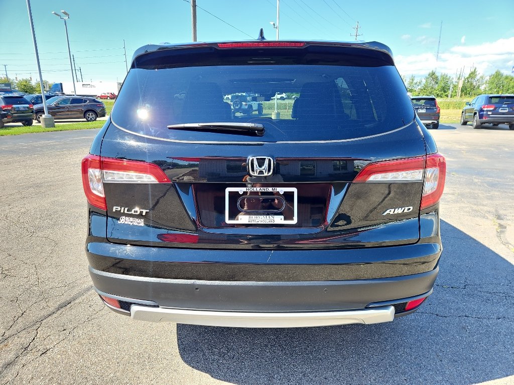 View vehicle photo 3