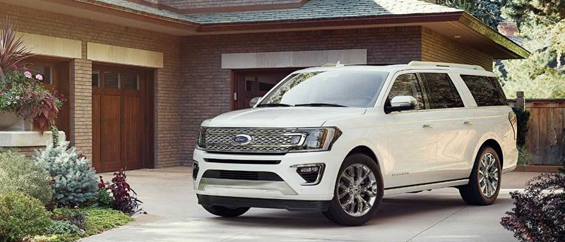 18Expedition_HomeExterior_800x343.jpg Photo of a 2018 Ford Expedition parked in the driveway of a West Michigan home