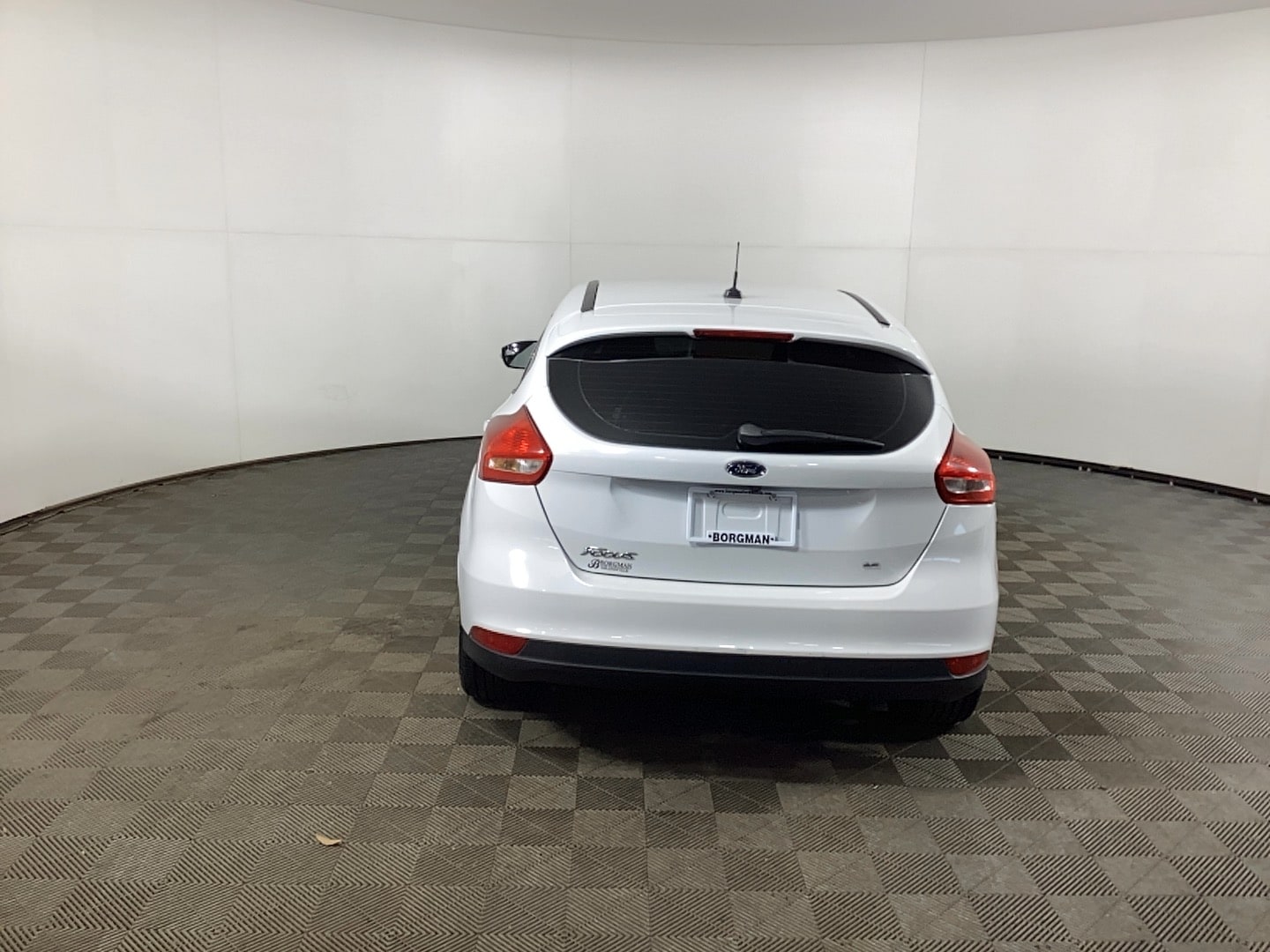 Used 2015 Ford Focus SE with VIN 1FADP3K26FL302368 for sale in Grand Rapids, MI