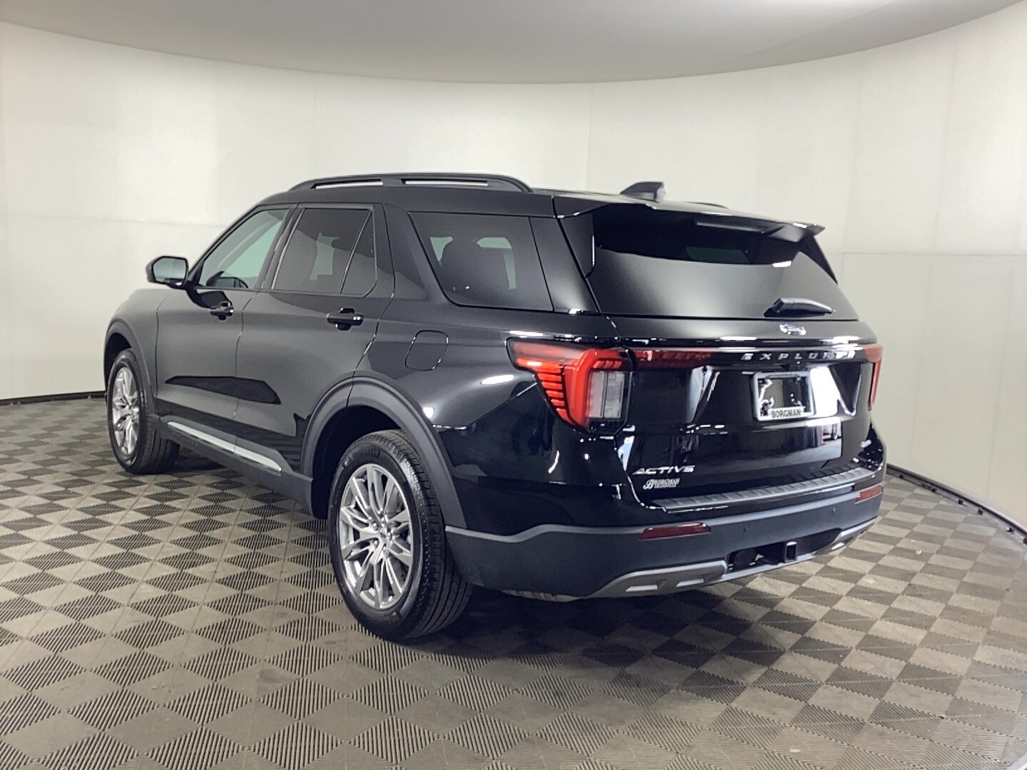 2025 Ford Explorer photo 4