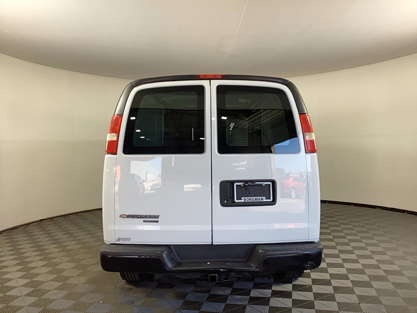 2014 Chevrolet Express 2500 Van photo 2