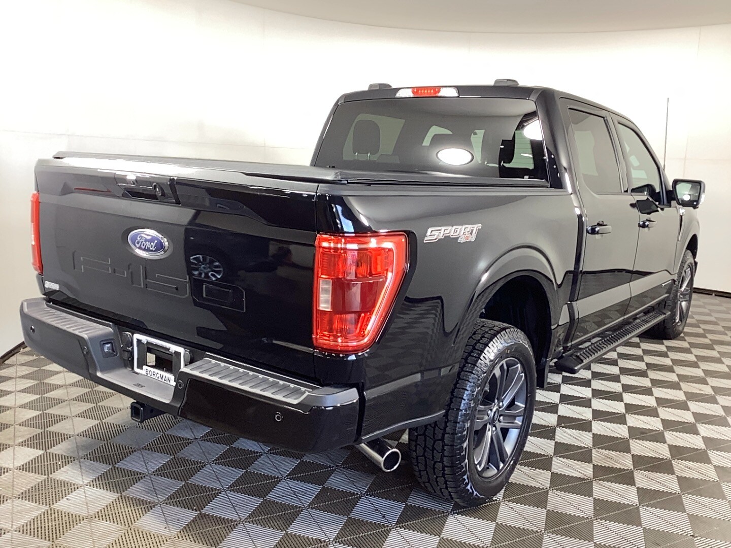 2023 Ford F-150 XLT photo 2