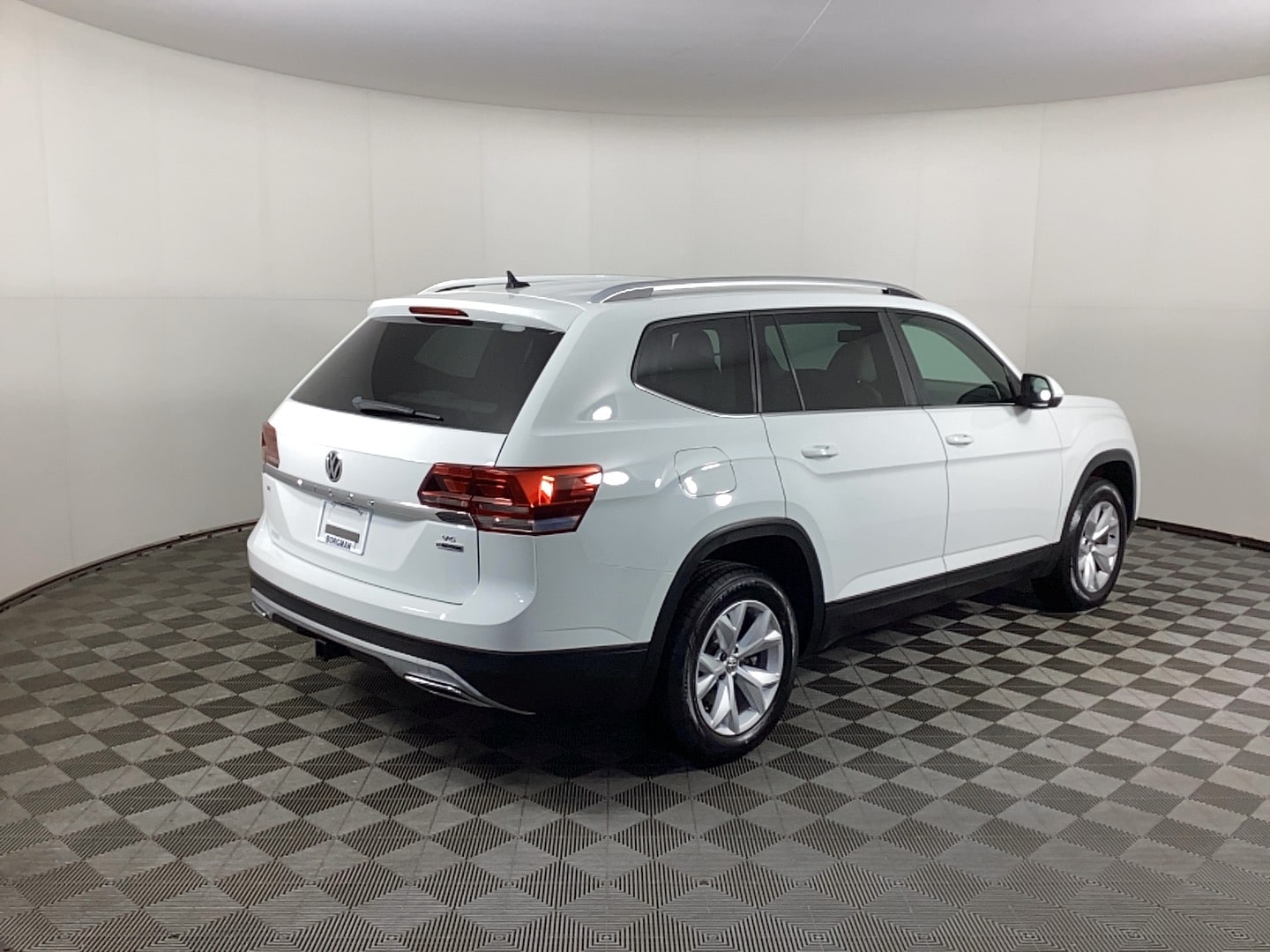 Used 2019 Volkswagen Atlas SE with VIN 1V2LR2CA4KC511732 for sale in Grand Rapids, MI