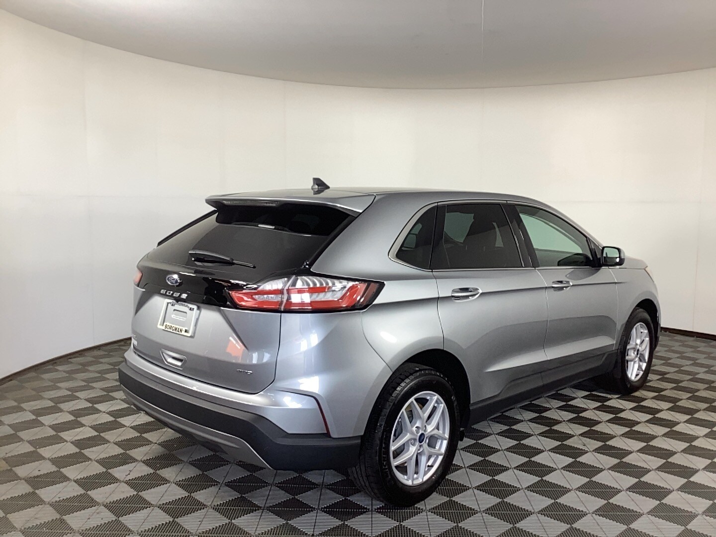 2022 Ford Edge SEL photo 2