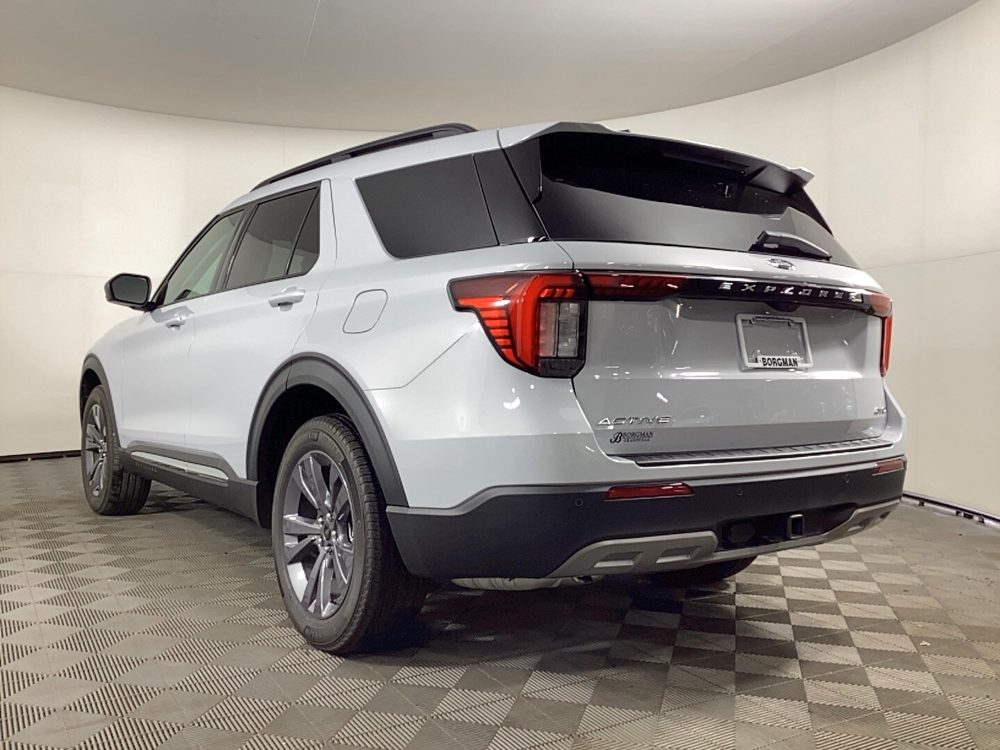 2025 Ford Explorer photo 4