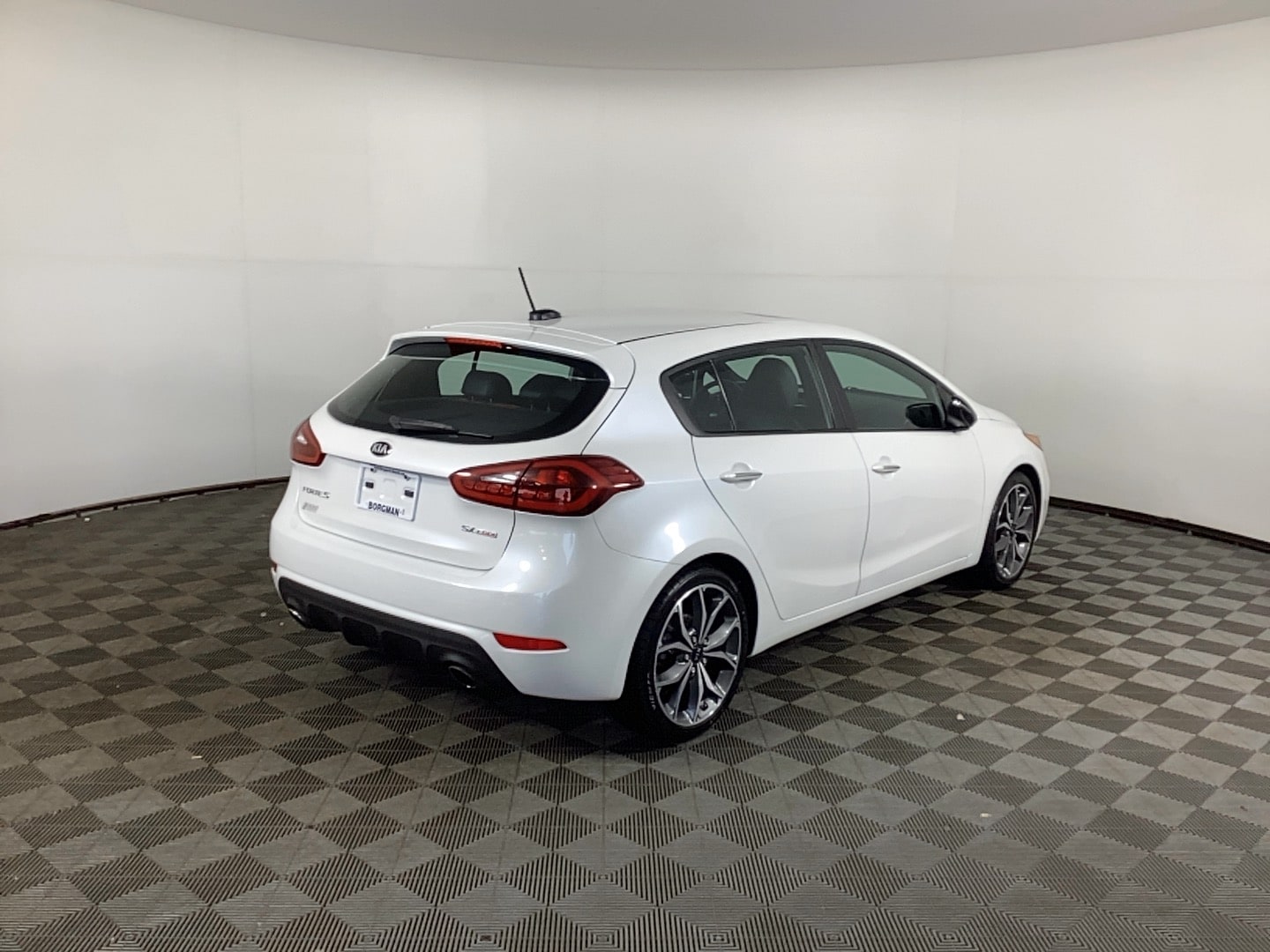 Used 2017 Kia Forte5 SX with VIN 3KPFN5A38HE140513 for sale in Grand Rapids, MI