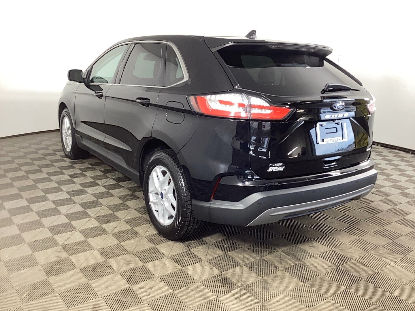 2022 Ford Edge SEL photo 4