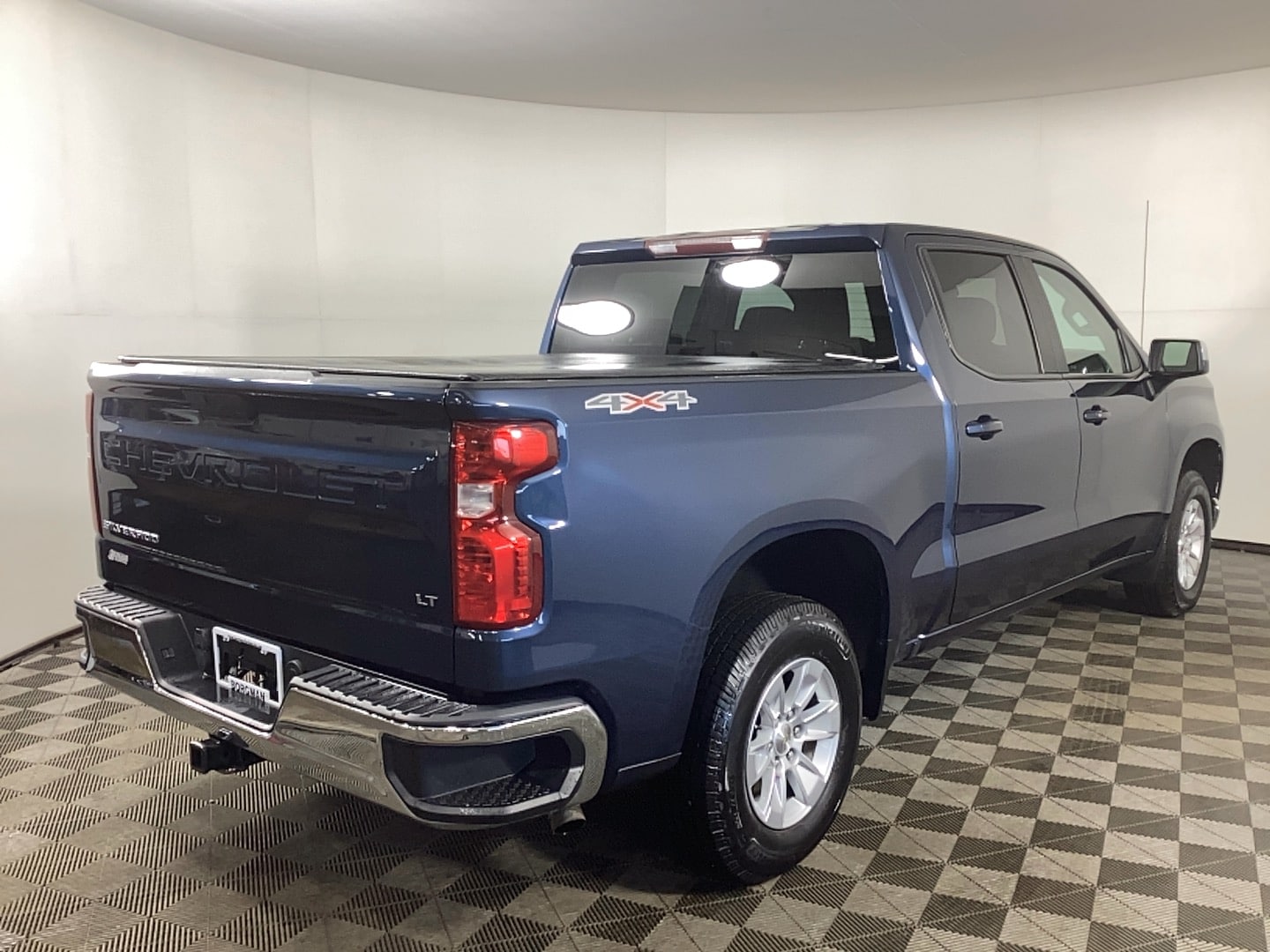 Used 2021 Chevrolet Silverado 1500 LT with VIN 3GCPYDEK8MG118131 for sale in Grand Rapids, MI