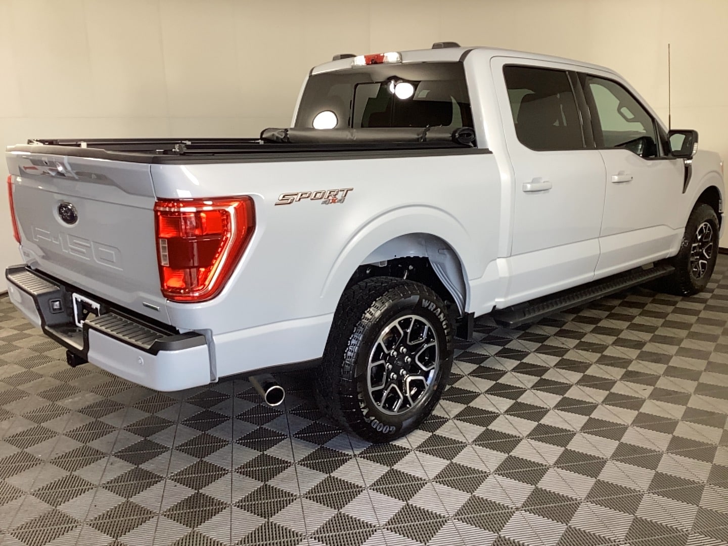 Used 2022 Ford F-150 XLT with VIN 1FTEW1EP1NKE38117 for sale in Grand Rapids, MI