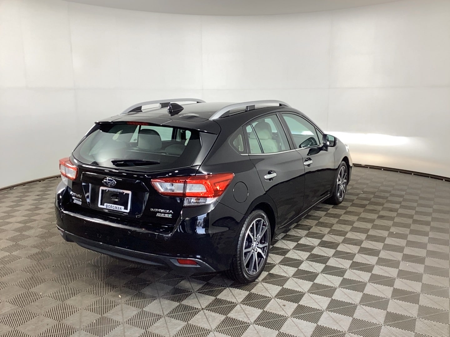 Used 2018 Subaru Impreza Limited with VIN 4S3GTAT64J3707131 for sale in Grand Rapids, MI