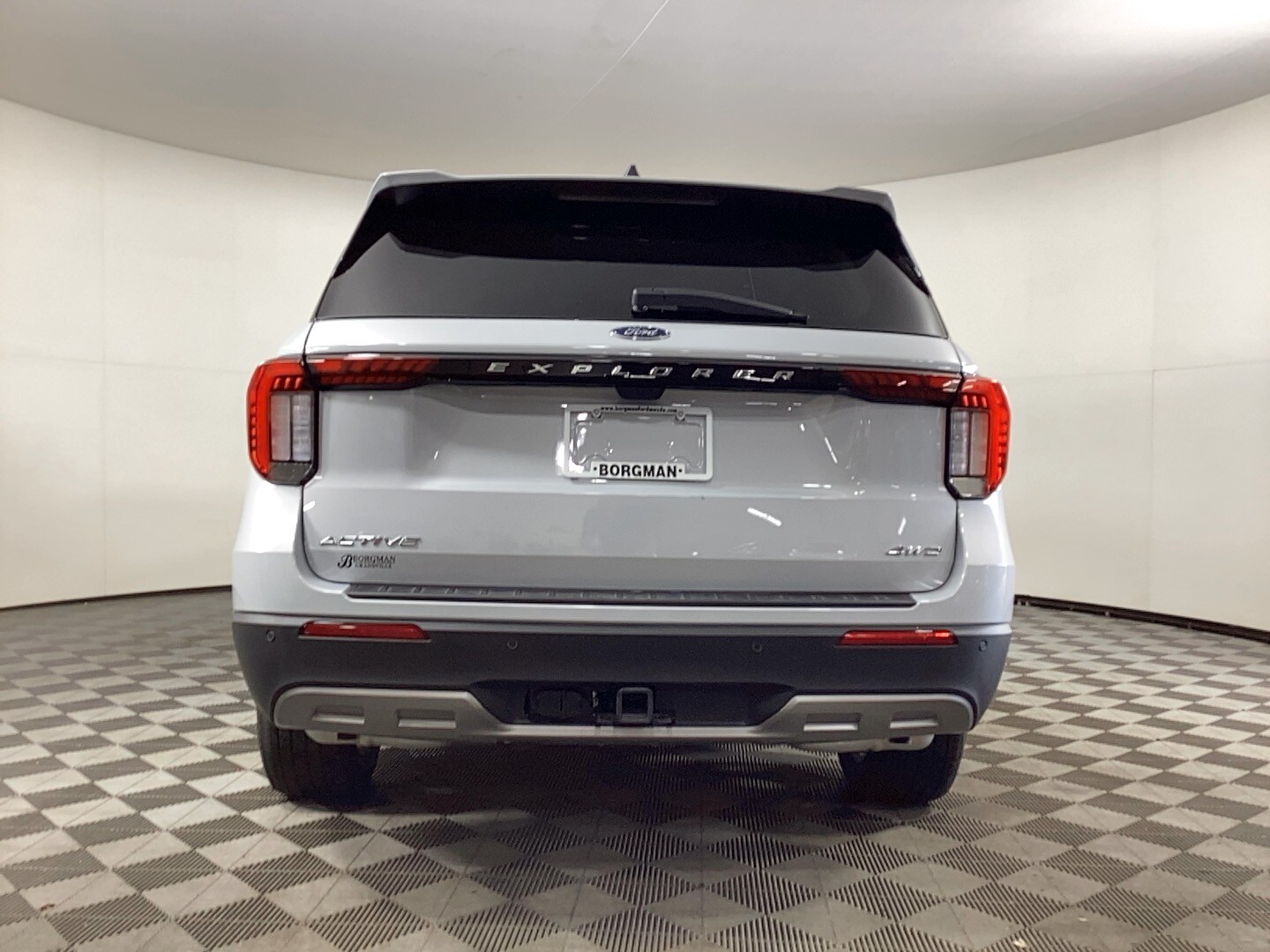 2025 Ford Explorer photo 3
