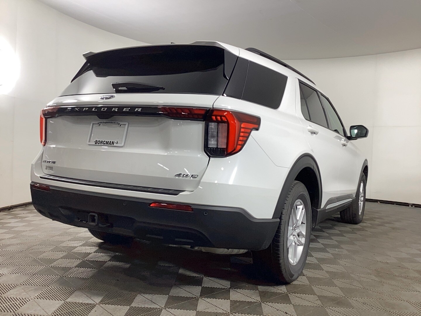 2025 Ford Explorer photo 2