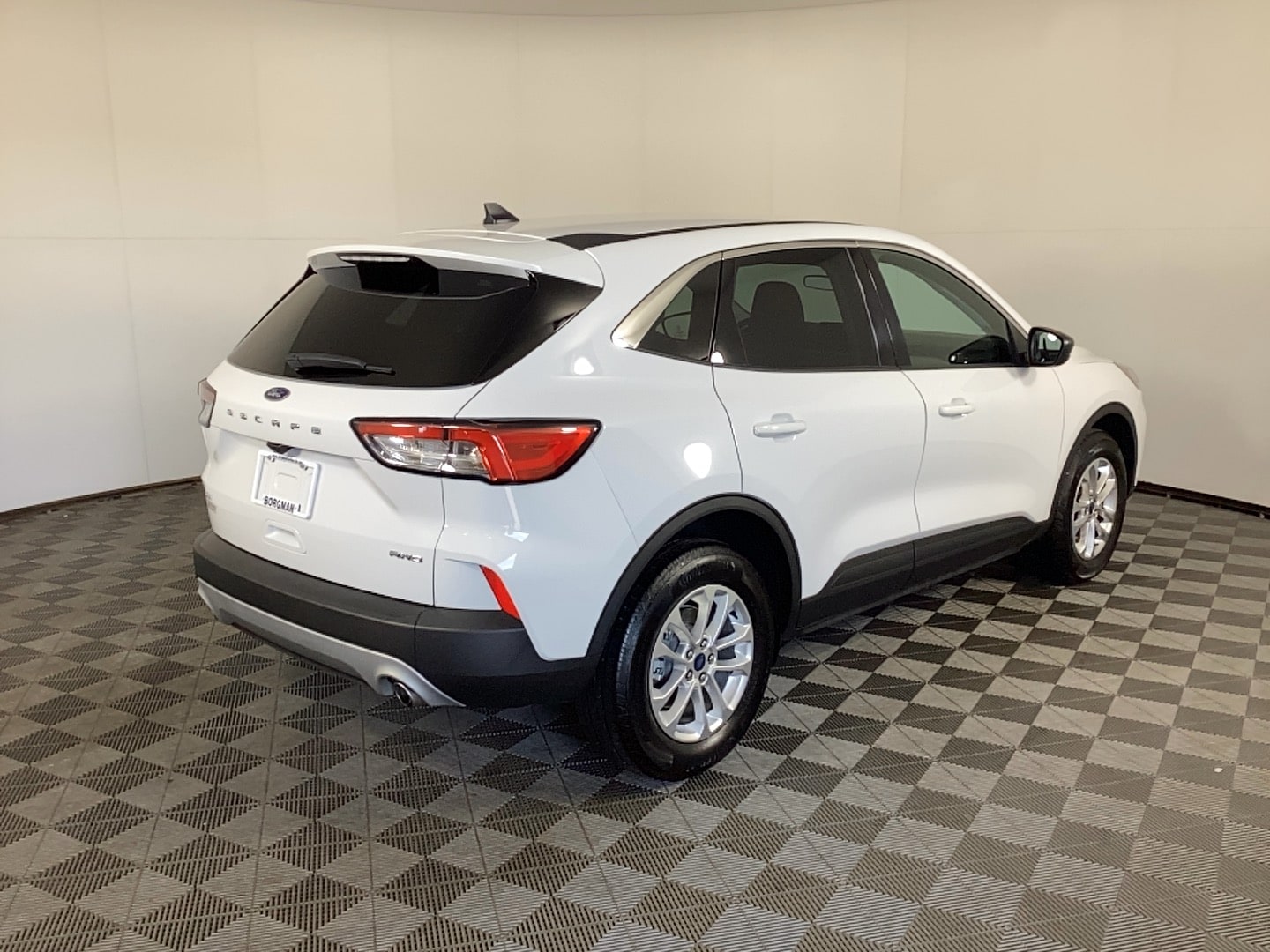 Used 2022 Ford Escape SE with VIN 1FMCU9G61NUA95776 for sale in Grand Rapids, MI