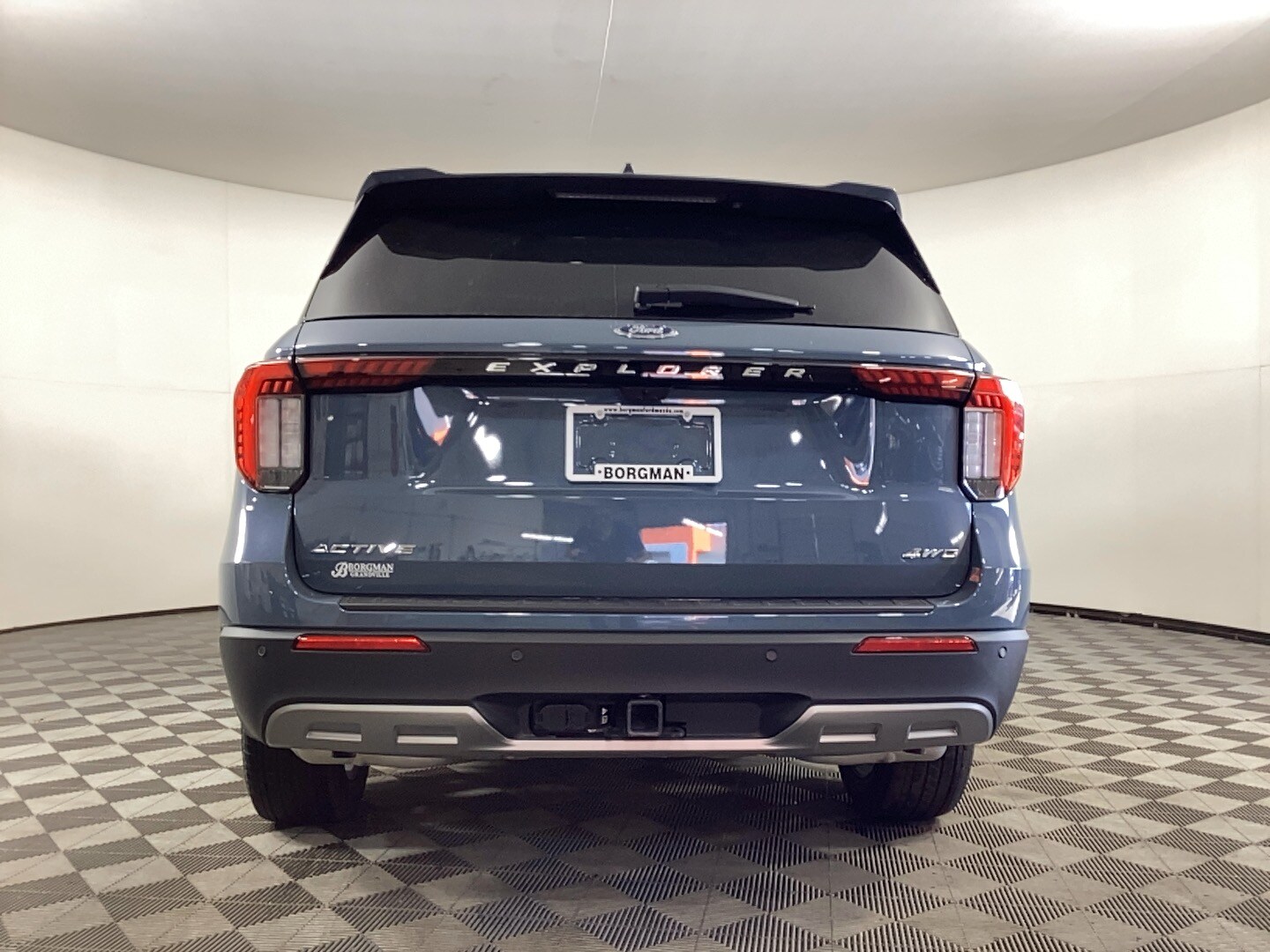 2025 Ford Explorer photo 2