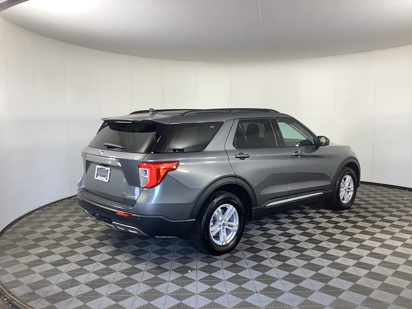 Used 2022 Ford Explorer XLT with VIN 1FMSK8DH2NGB96809 for sale in Grand Rapids, MI