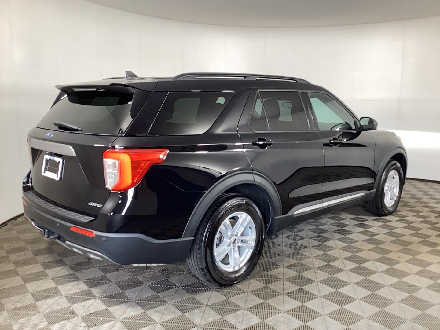 Used 2022 Ford Explorer XLT with VIN 1FMSK8DH0NGA91380 for sale in Grand Rapids, MI