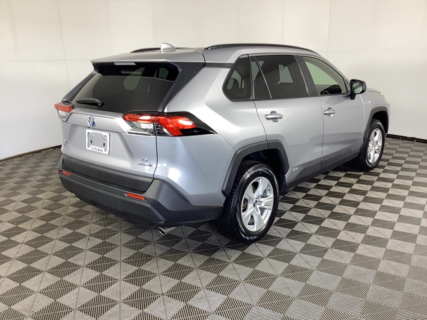 Used 2019 Toyota RAV4 LE with VIN JTMLWRFV9KD015742 for sale in Grand Rapids, MI