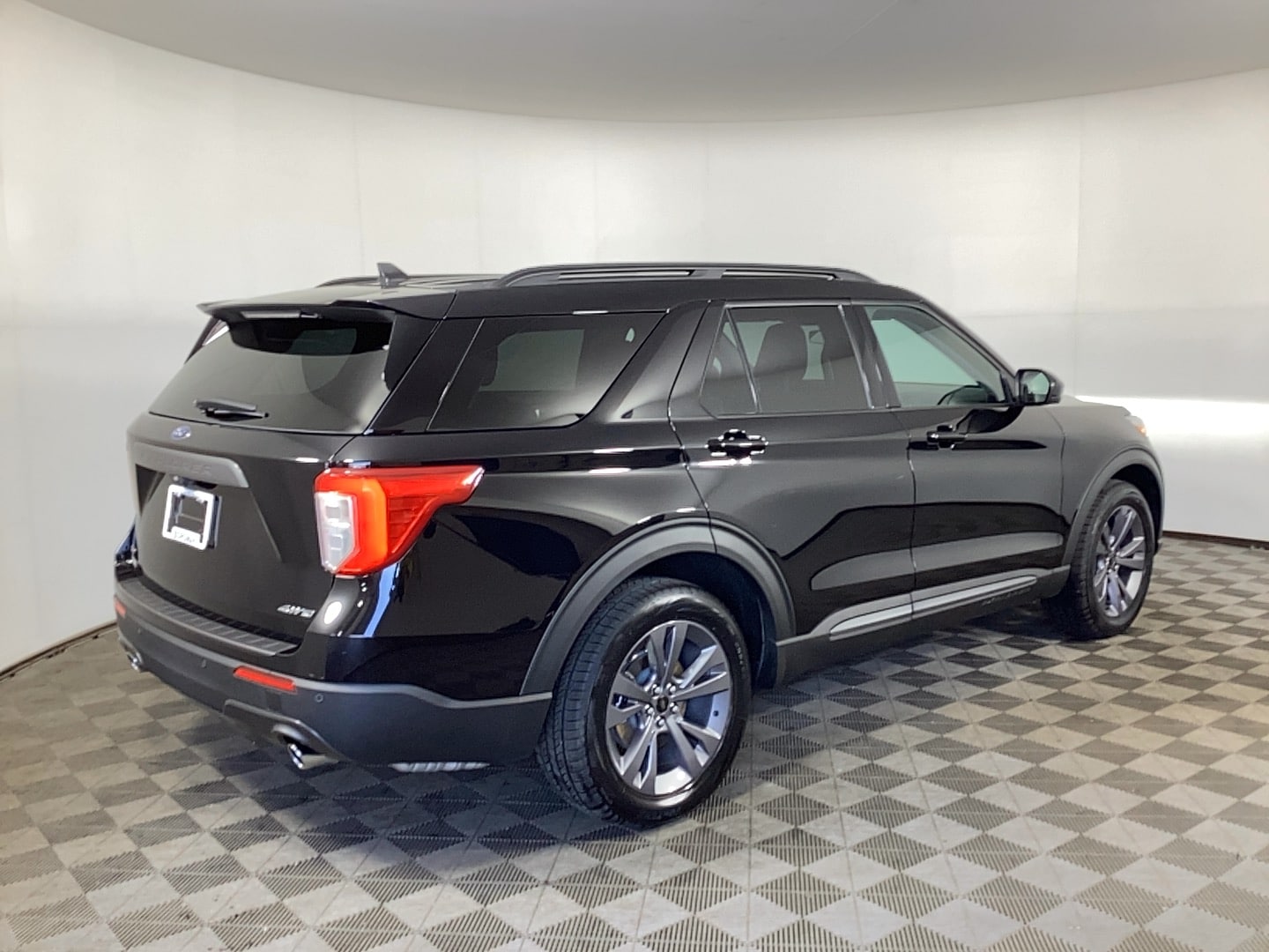 Used 2022 Ford Explorer XLT with VIN 1FMSK8DH1NGA91596 for sale in Grand Rapids, MI