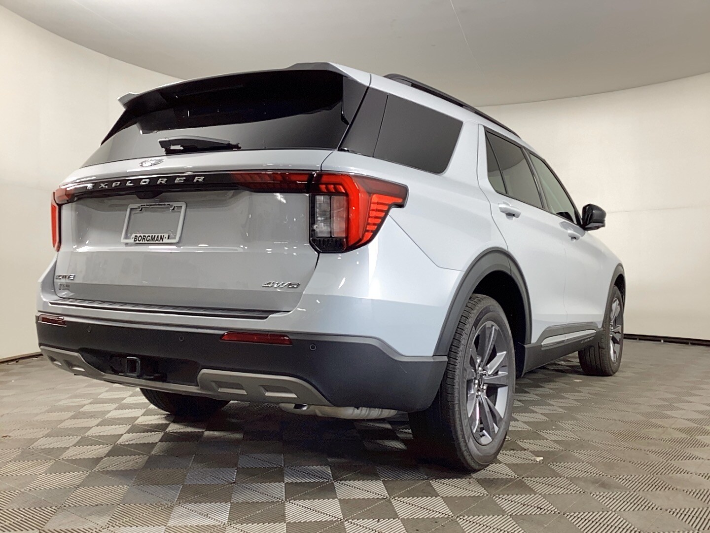 2025 Ford Explorer photo 2