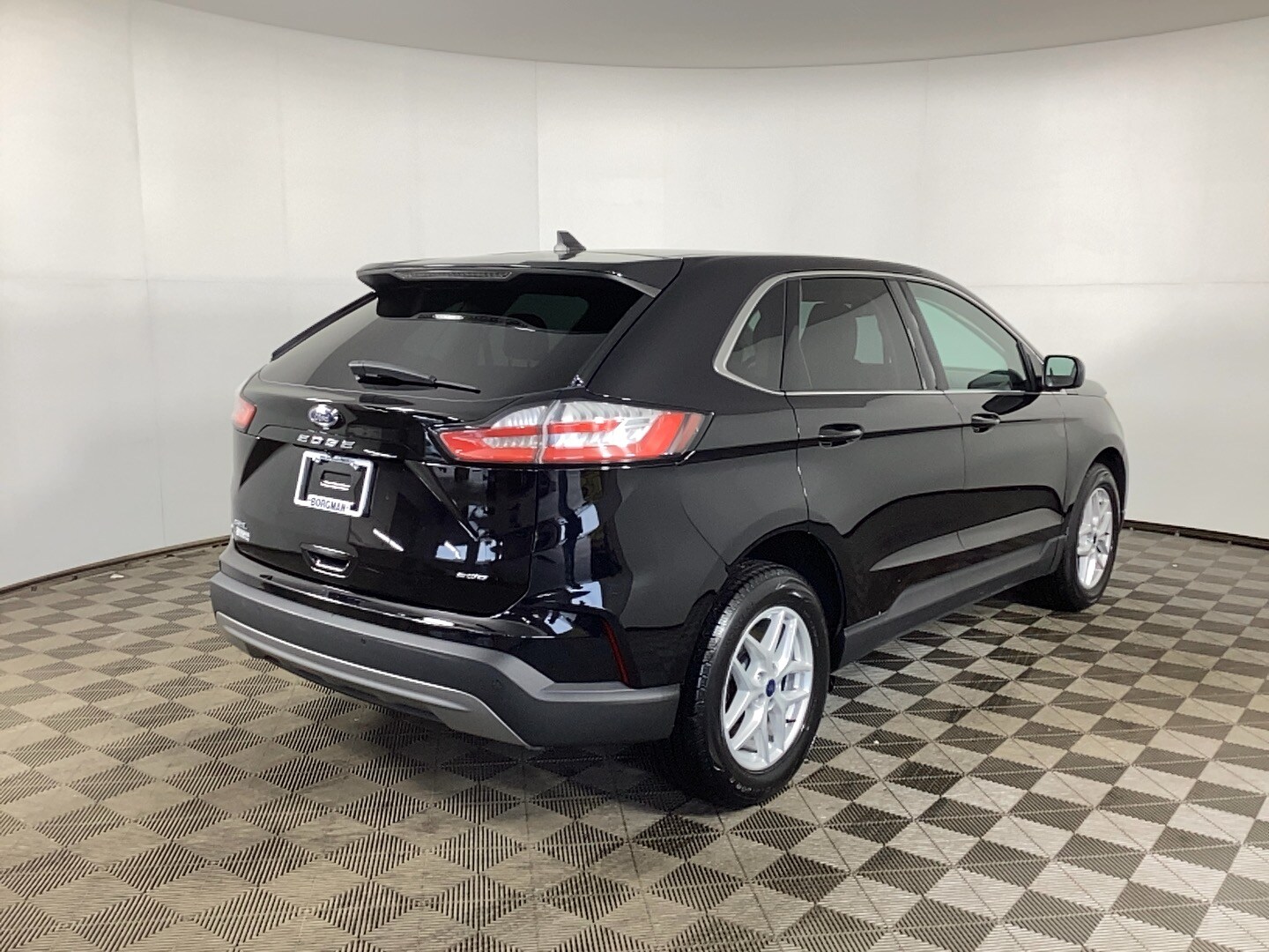 2022 Ford Edge SEL photo 2