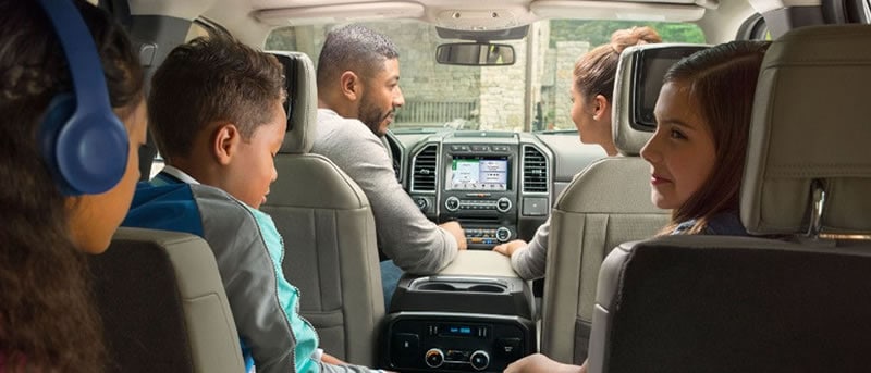 18Expedition_FamilyInterior_800x343.jpg Photo showing the spacious and luxurious interior of the 2018 Ford Expedition